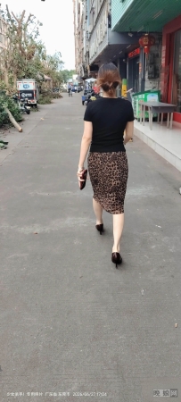 滑翔五金店老板娘